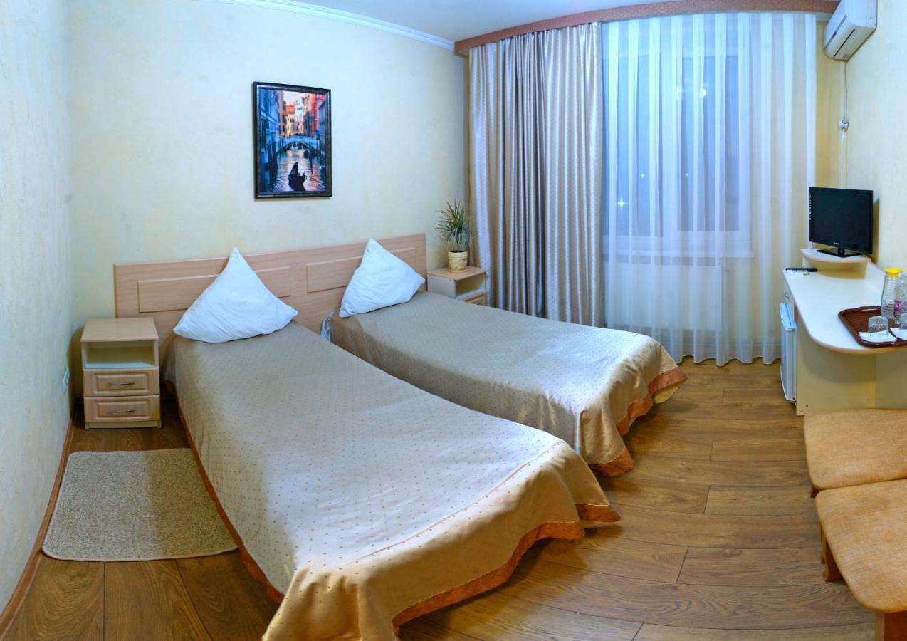 De Luxe Hotel Hmilnik Kültér fotó